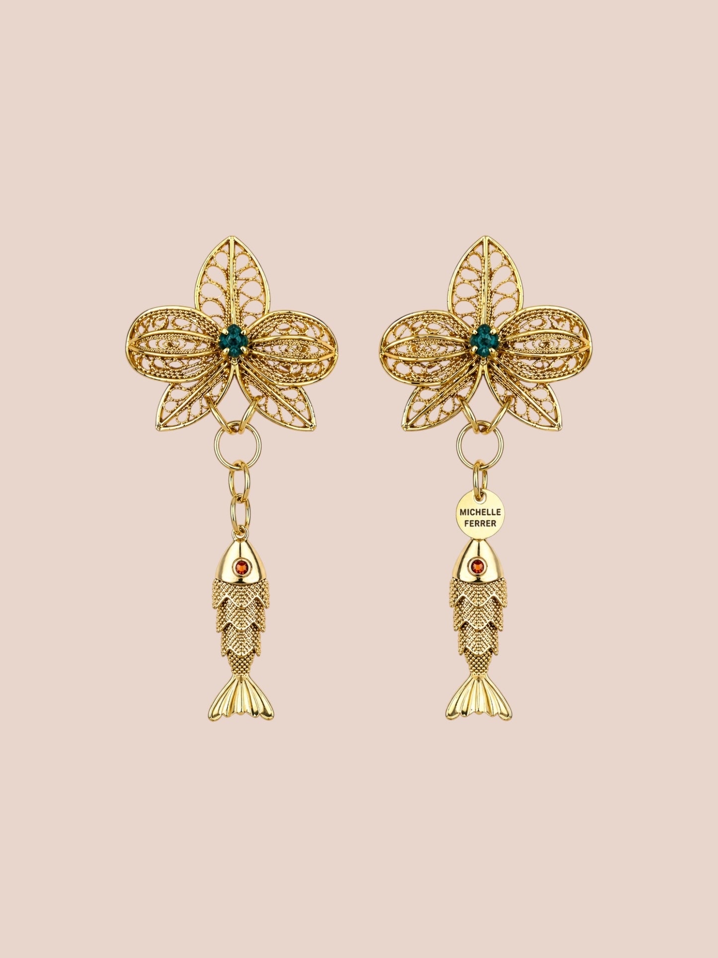 Aretes orquídea del mar con esmeraldas