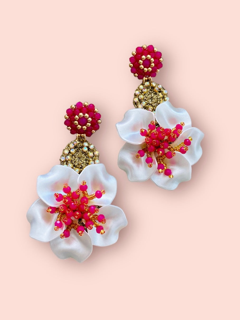 Aretes Amalia largos blanco con fucsia
