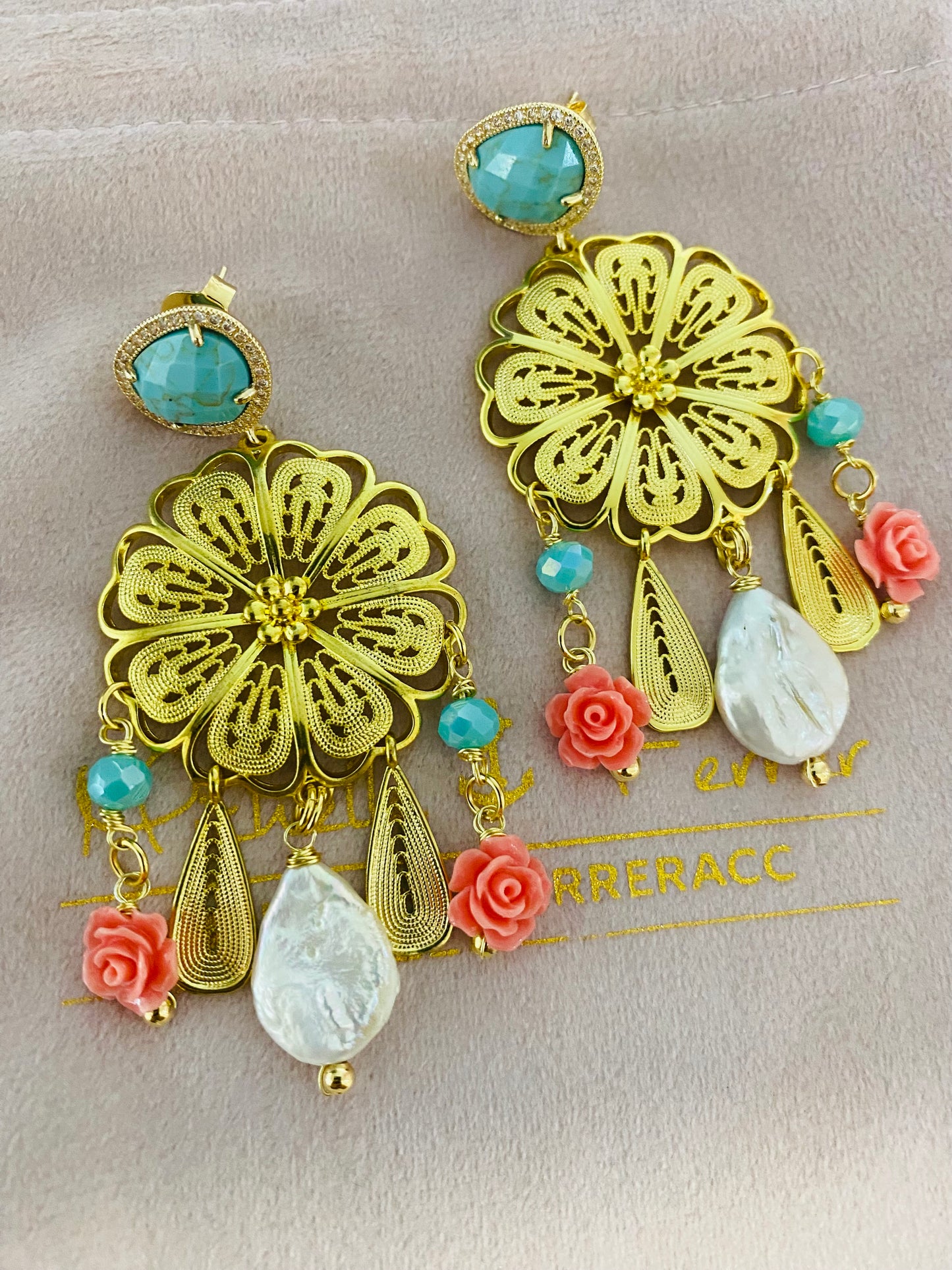 Aretes Ingrid pollera con Turquesas