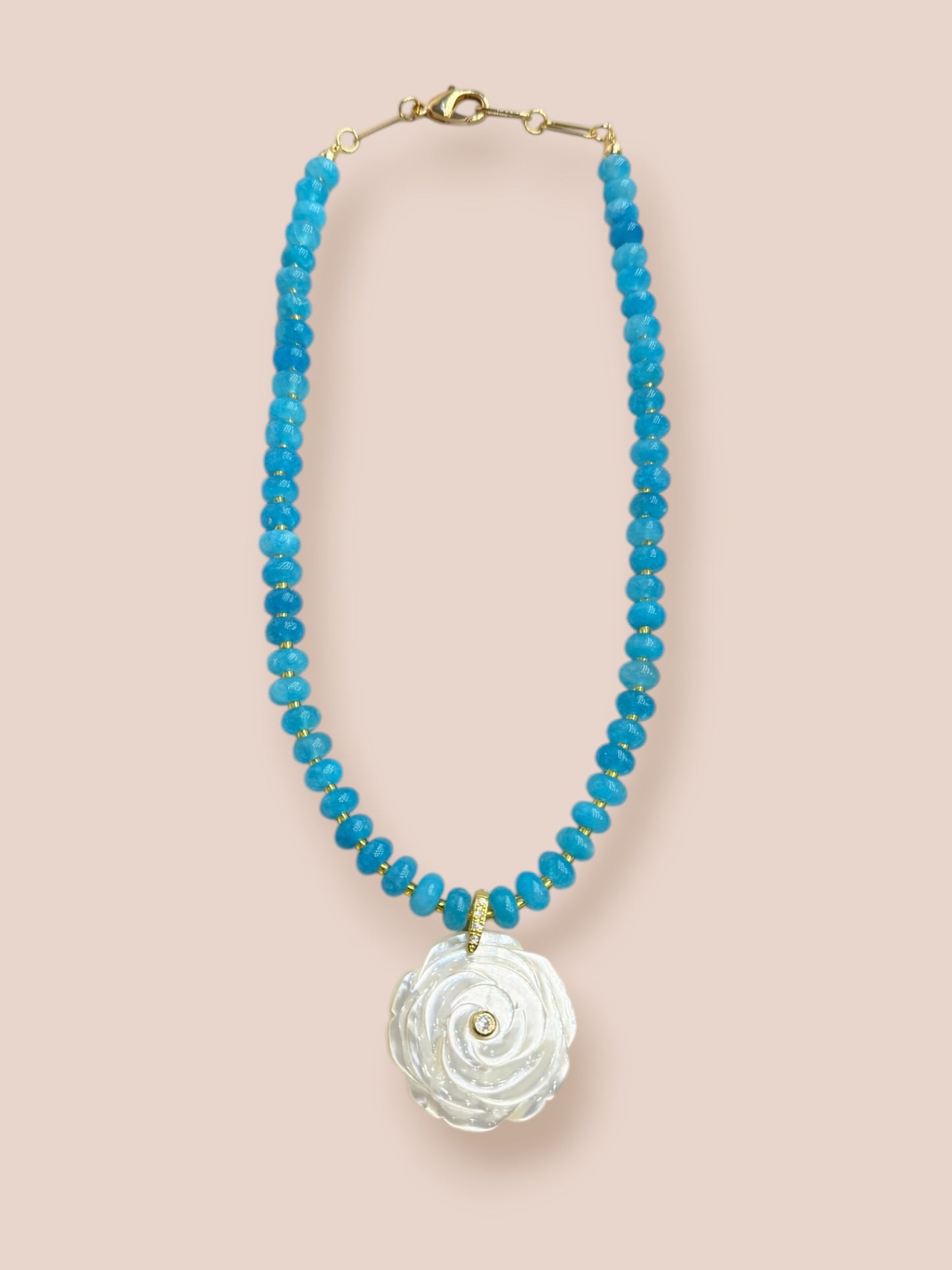 Collar Pedasí Flor Madre perla